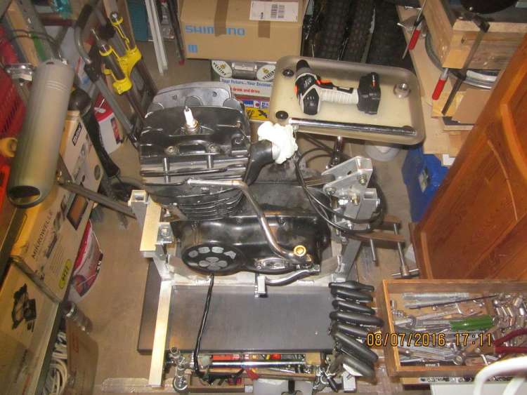 Motorradmotor-Montage-Dreh-Ständer02.jpg
